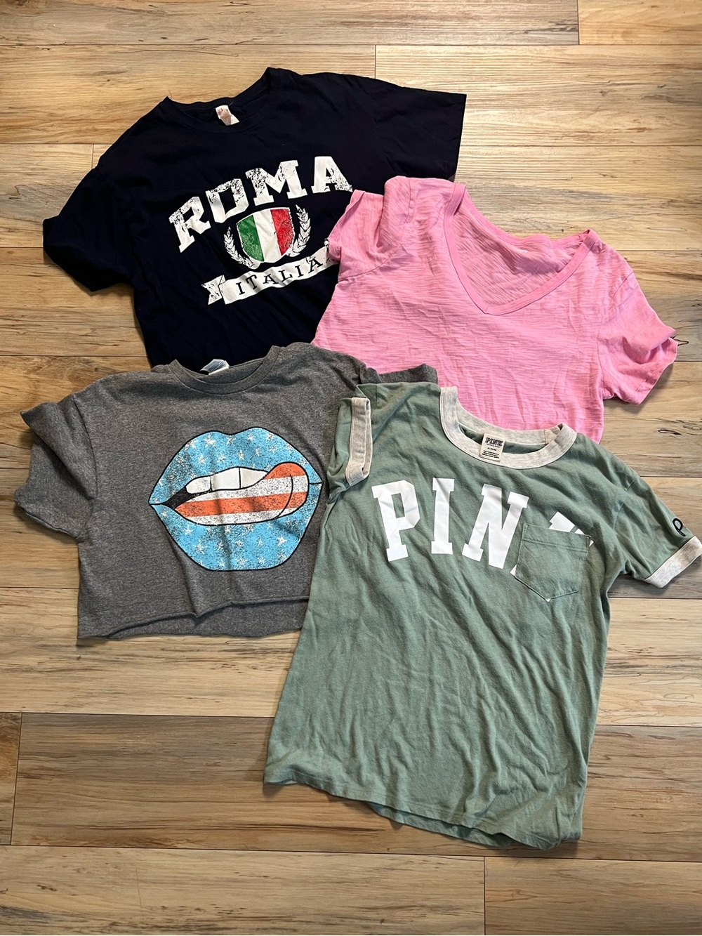 Set of 4- Women’s Size Medium - Pink - USA Flag Lips - Roma & Pink V-Neck
